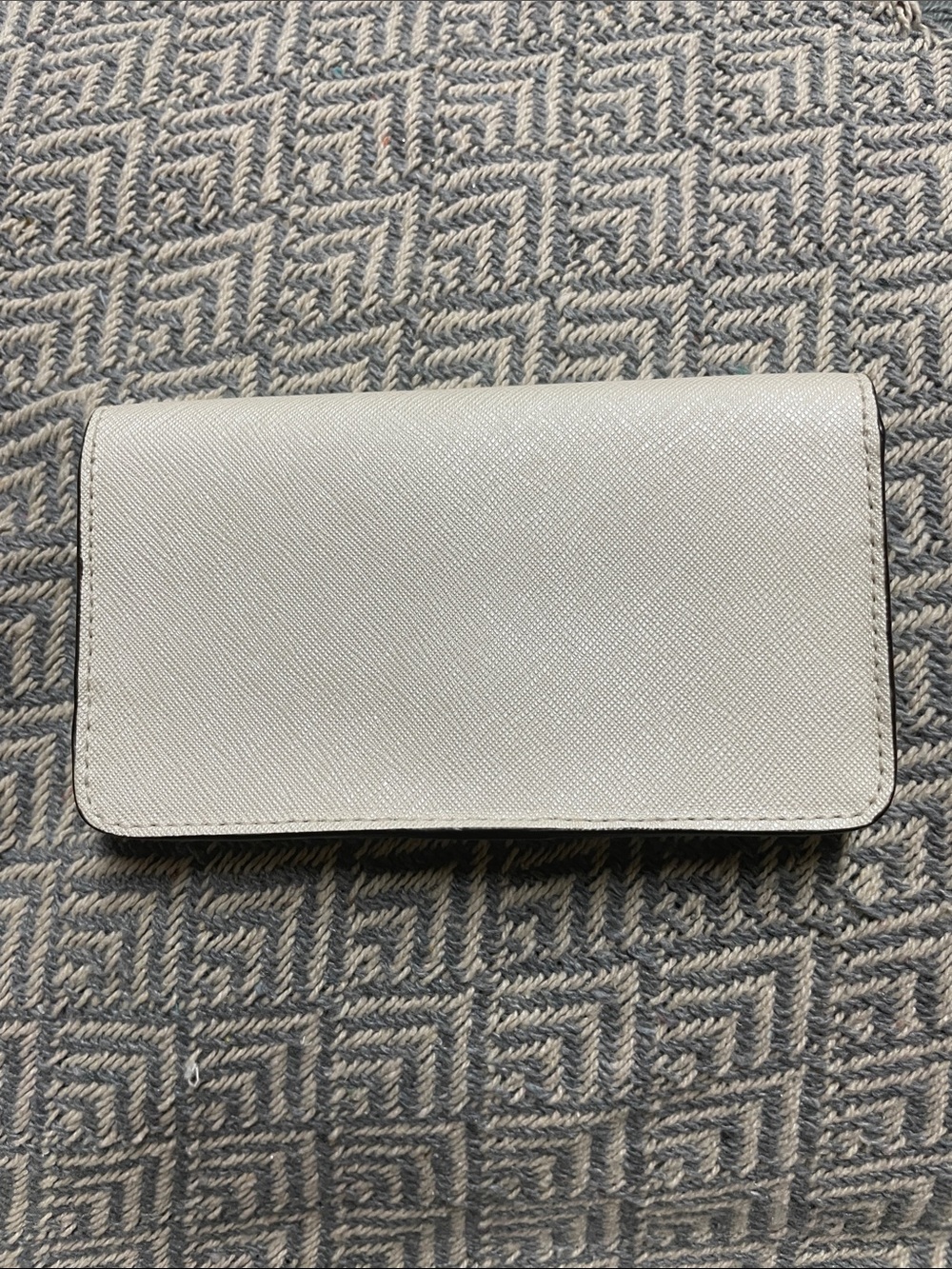 Henri Bendel White Leather Wallet with Gold Plaque - Picture 3 of 8